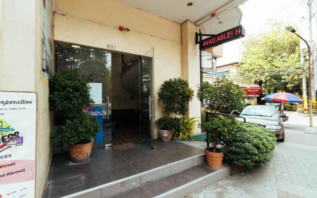 RedDoorz near Quirino Station - Vaccinated Staff