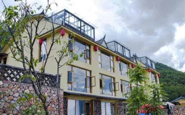 Yishui Yunman · Lakeview Vacation Boutique Stay (Lugu Lake Daluoshui)