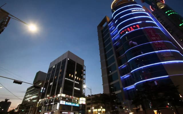 KSTAR Metro Hotel