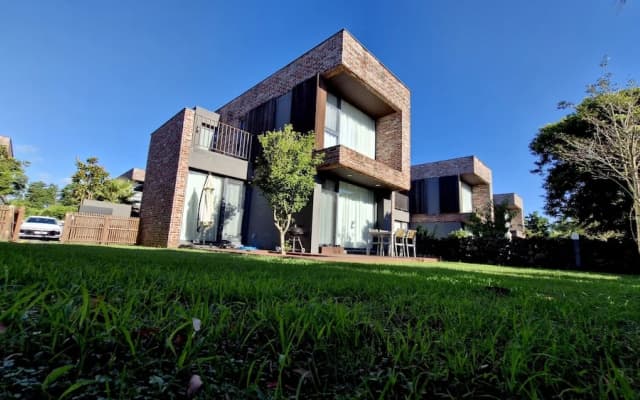 Somsom House
