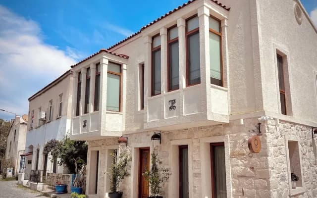 6 oda alacati