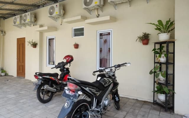 RedDoorz Plus Near RS Jih Solo