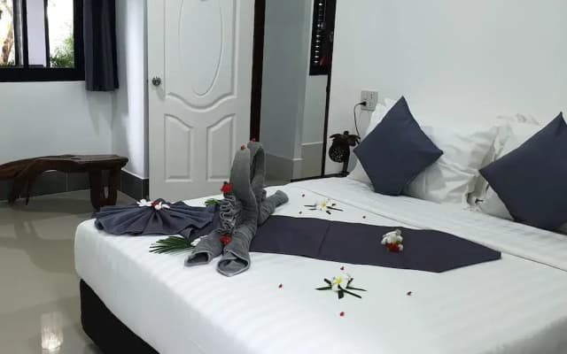 Villa - Sleeps 8 - Terrace - Beach Close