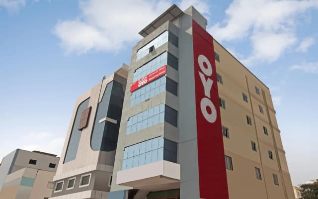OYO 24993 Royal Inn Hotel