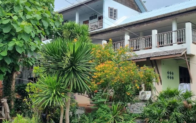 Sawasdee Sichang Resort