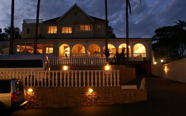 Albion Manor