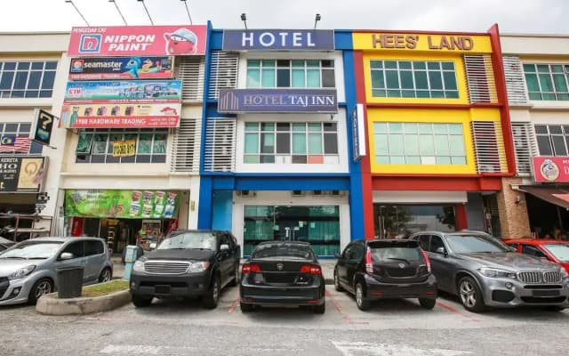 Hotel O Taj (seksyen 7)