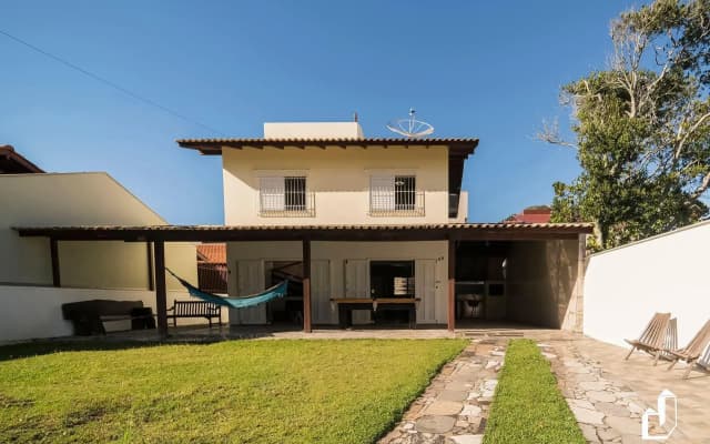 Casa 03 Dormitórios Climatizados Com Berço Incluso