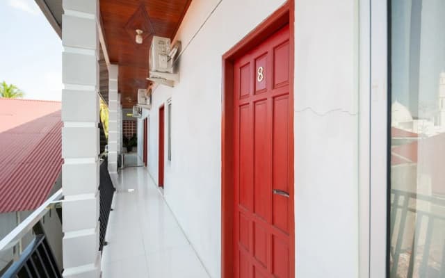 RedDoorz Syariah Near RS Tentara Solok