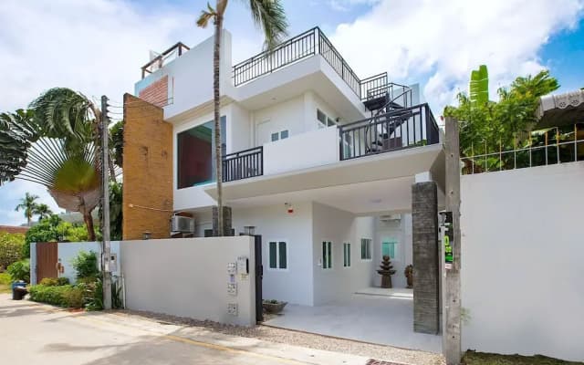 Elegant 3BR Pool Villa Sara near NaiHarn