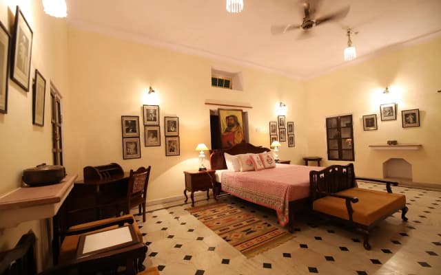 Roop Niwas Kothi Hotel