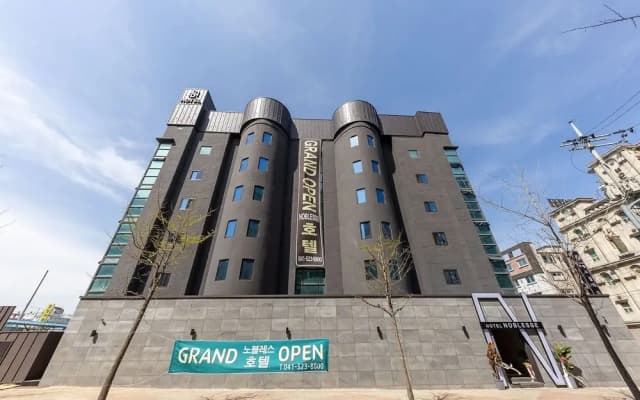 Cheonan Noblesse Hotel(천안 노블레스호텔)