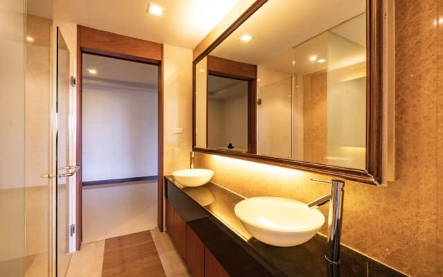 CAPITAL O890 The Royal Bay View Villas