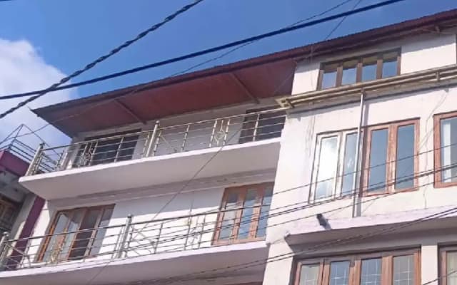 Goroomgo Chand Regency Nainital