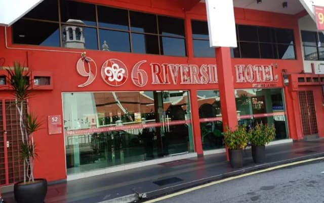 906 Riverside Hotel