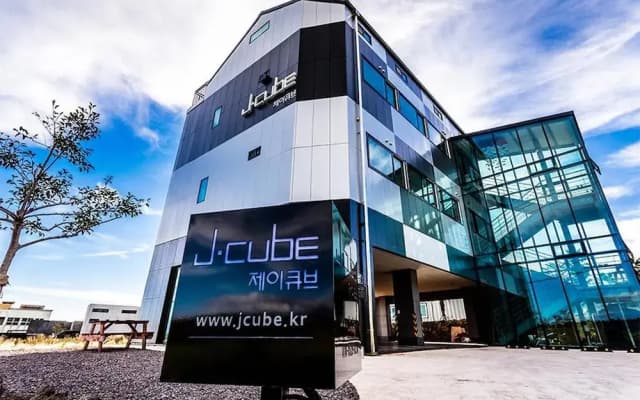 J Cube