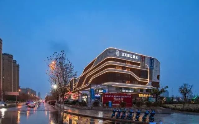 Elong R.YUN Hotel (Huoqiu Jiuyue Liuhe Street Wanda Plaza)