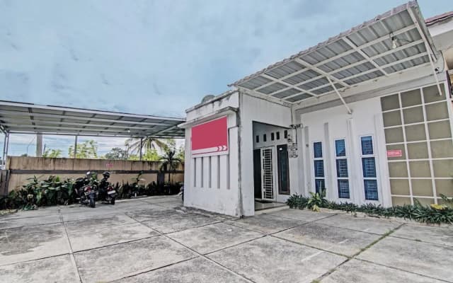 Hotel O Penginapan Puti SyariahNearBandara Sultan Syarif Kasim II