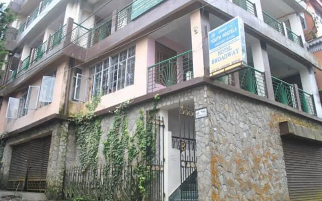 Goroomgo Broadway Mall Road Darjeeling