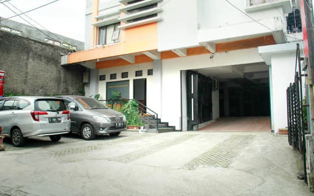 RedDoorz near Telkom Corporate University