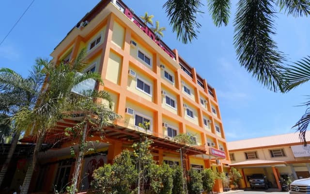 Rodolfo Royale Hotel by RedDoorz