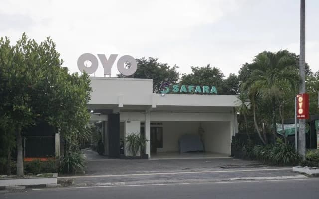 OYO 693 Hotel Safara