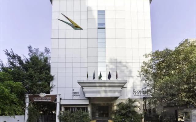 FabHotel Golden Emerald