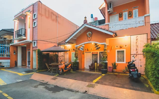 RedDoorz near Margahayu Raya