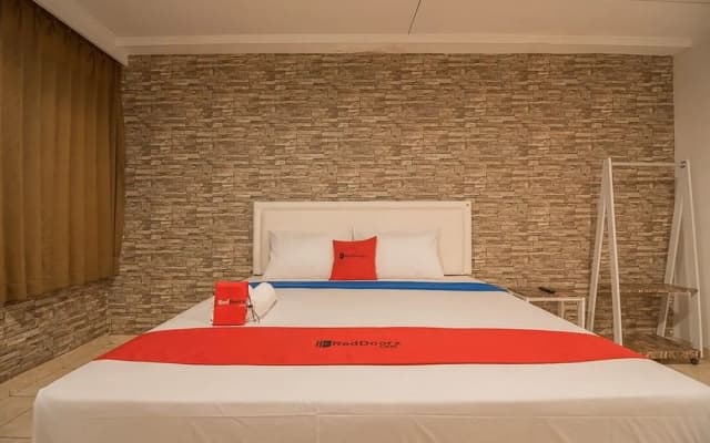 RedDoorz Near Telkom Corporate University 2