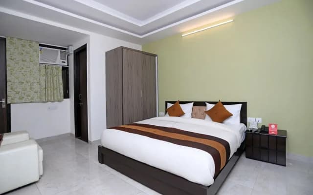 OYO 10581 DLF Phase 3