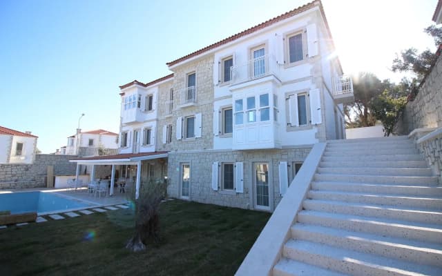 Peremere Alacati Hotel