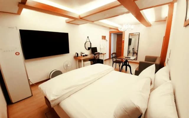 Uneed Hotel