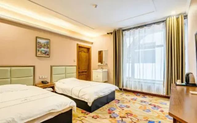 Shenghe Boutique Hostel
