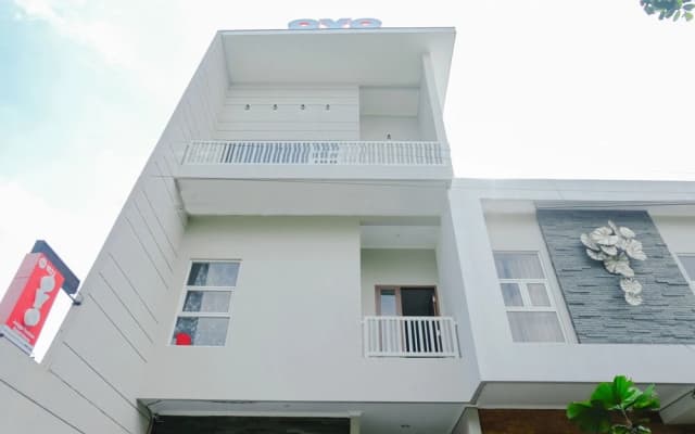 OYO 1023 Junggo Tentrem