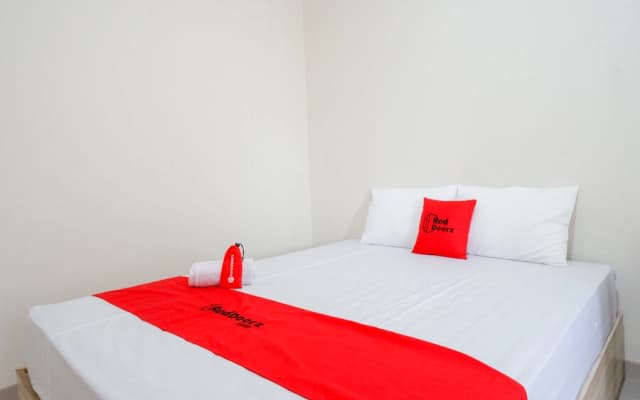 RedDoorz near Lippo Plaza Buton