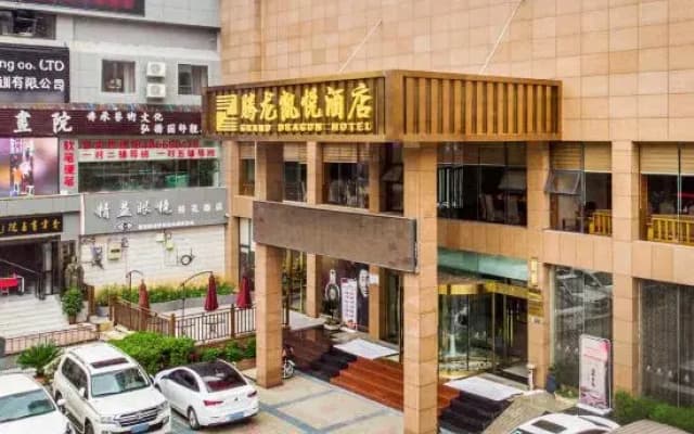 Grand Dragon Hotel