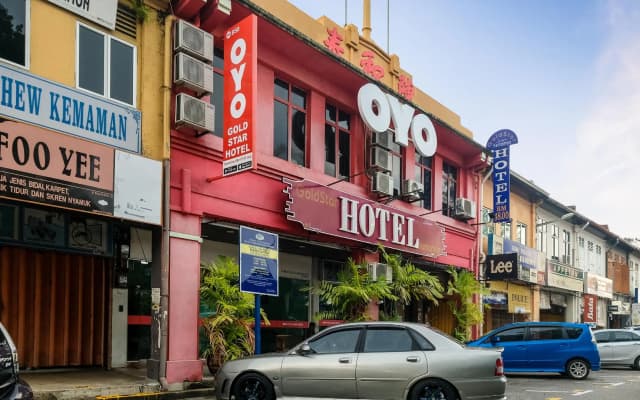 OYO 850 Gold Star Hotel