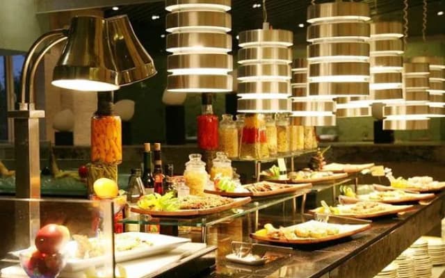 Inzone Garland Hotel