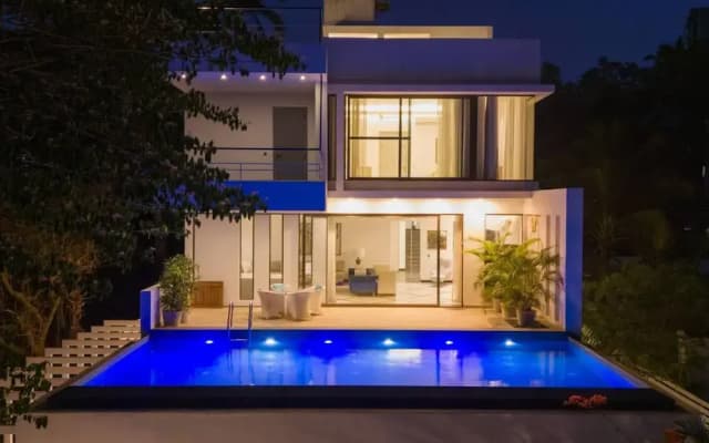 Lux 4bhk w Elevated Pool 3km to Beach Lazy Duck