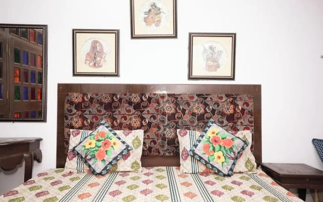 Nukkad Guest House Near Lake Pichola
