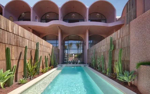 Курортный отель Seascape Resort & Spa Sanur by iNi Vie Hospitality