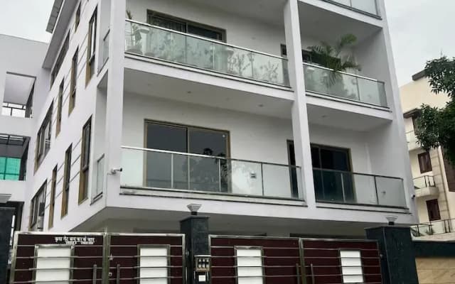 Hotel white House