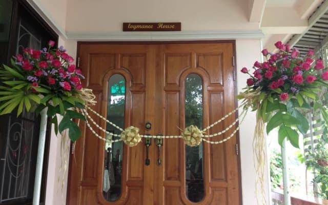 Loy Manee House