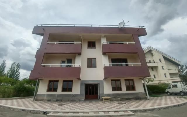 Отель Cross Apartments and Tours