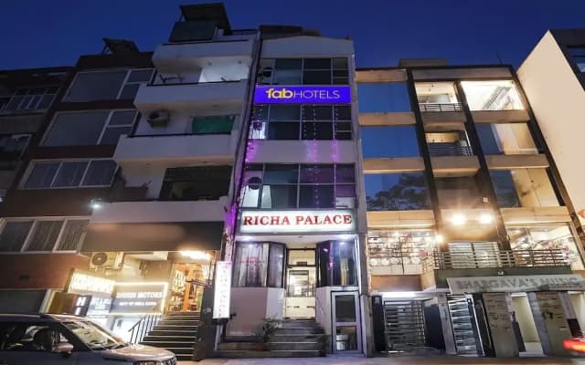 Fabhotel Richa Palace