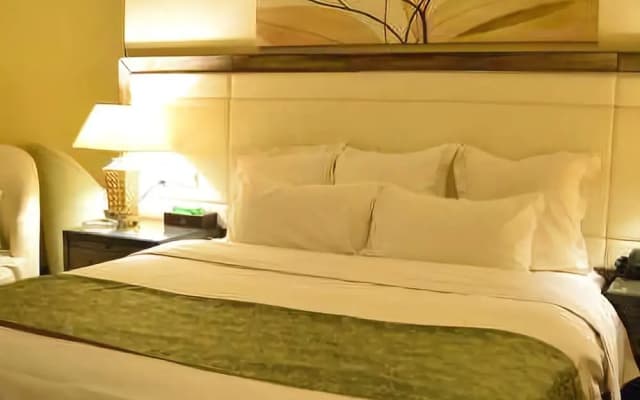 Kunlun International Business Hotel