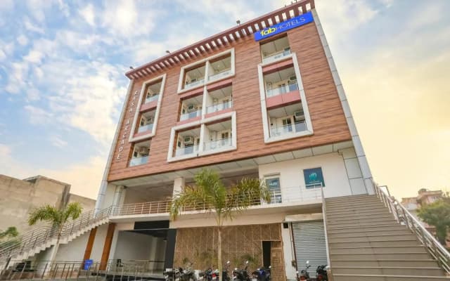FabHotel Rasa Arcade