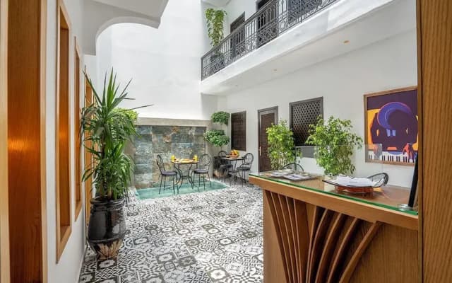 Maison Solaneos
