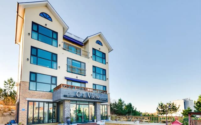Gangneung Gyeongpo C&View Pension (Spa, Netflix Available)