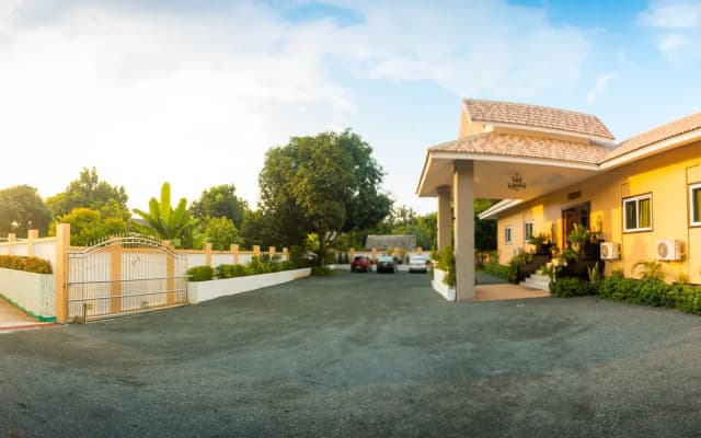 Nok Resort & Hotel